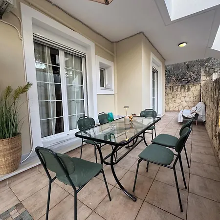 아파트 Nature Spacious Apt, 2km From Chania Old Town, Private Parking