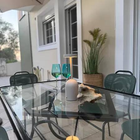 Nature Spacious Apt, 2km From Chania Old Town, Private Parking 아파트