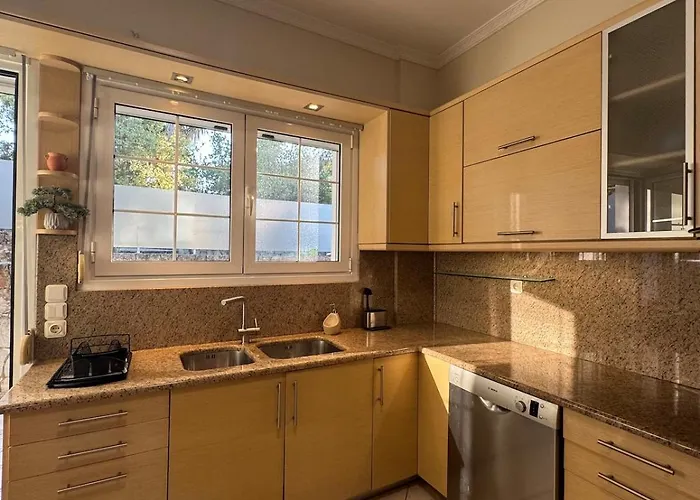 Nature Spacious Apt, 2km From Chania Old Town, Private Parking La Canea