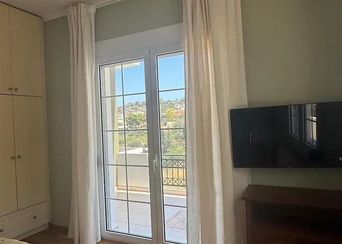 Nature Spacious Apt, 2km From Chania Old Town, Private Parking Apartman *